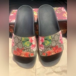 Authentic Gucci bloom slides size 7.5